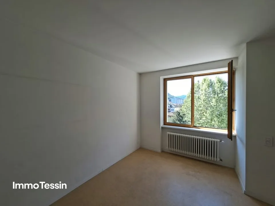 Propriété d'investissement attrayante avec 19 appartements et un espace commercial dans un emplacement central de premier choix à Chiasso – photo 12 sur 13