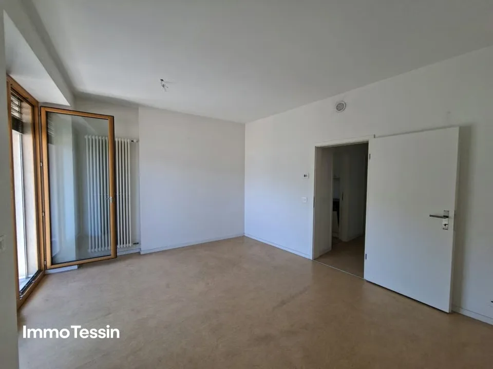Propriété d'investissement attrayante avec 19 appartements et un espace commercial dans un emplacement central de premier choix à Chiasso – photo 9 sur 13