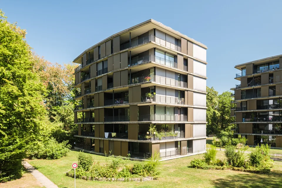 Exclusive 5.5-room apartment in excellent location by Lake Rotsee – photo 2 of 12