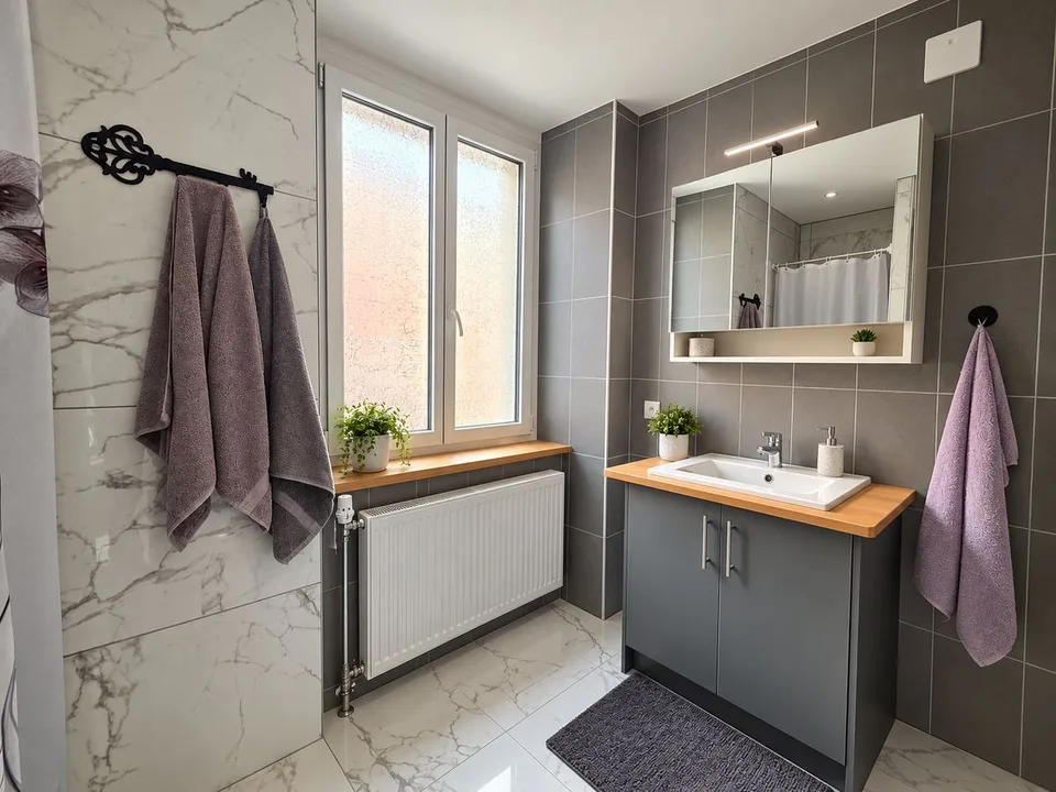 Maison jumelée composée de 5 appartements entièrement rénovés – photo 5 sur 13