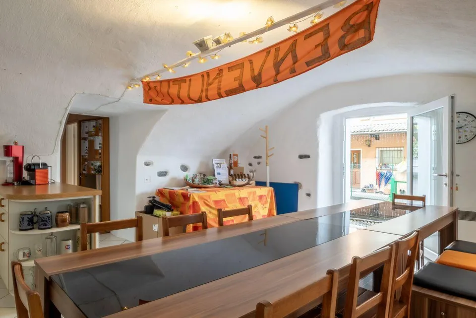 CUGNASCO - Mehrfamilienhaus mit großen Wohnflächen – Foto 10 von 13