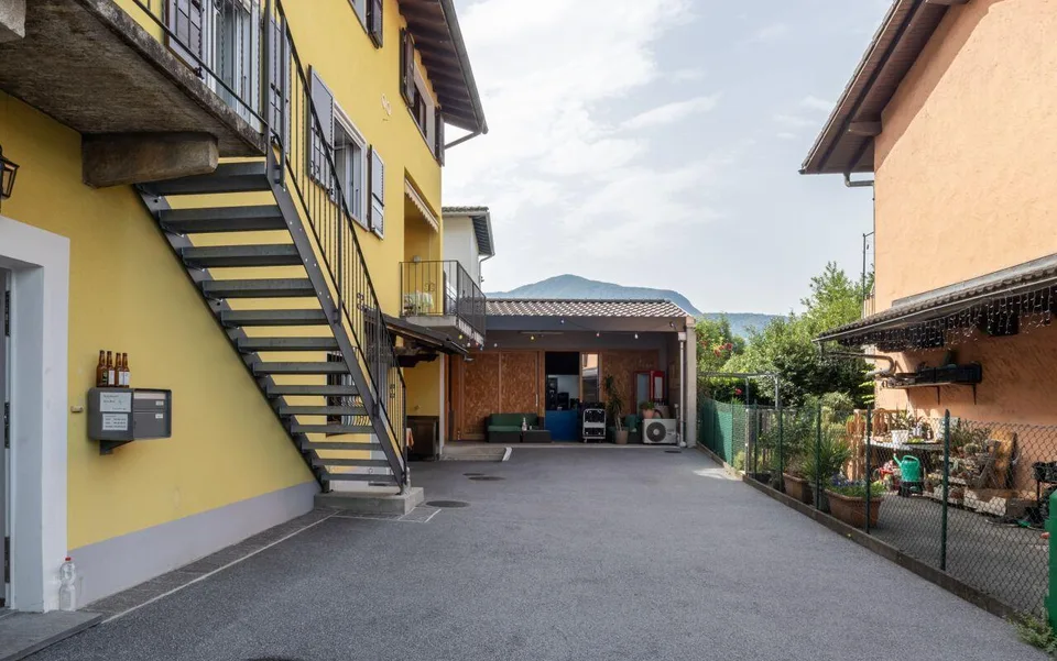 CUGNASCO - Mehrfamilienhaus mit großen Wohnflächen – Foto 11 von 13