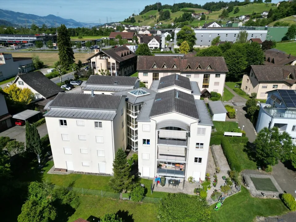 Appartement 4.5 pièces modernisé avec vue dégagée – photo 9 sur 10