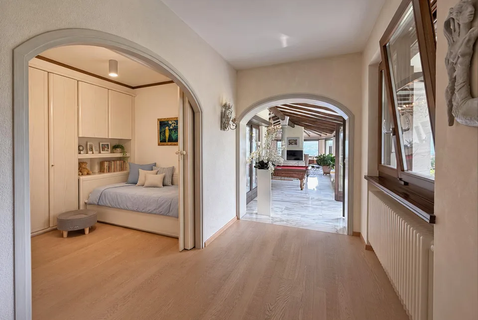 BEAUTIFUL VILLA 5.5 ROOMS WITH LAKE VIEW AND INDOOR POOL IN PURA – photo 8 of 17