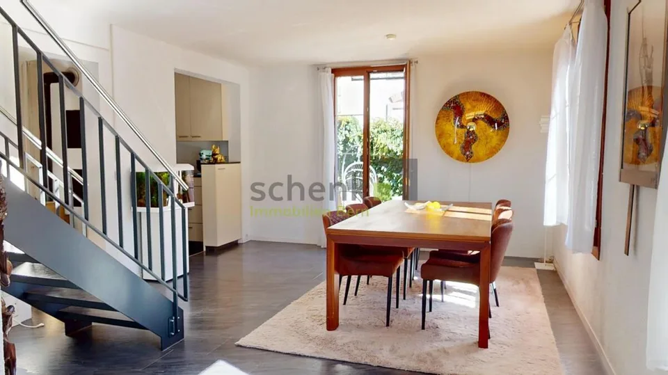 Très généreuse maison bifamiliale dans un endroit calme – photo 2 sur 15