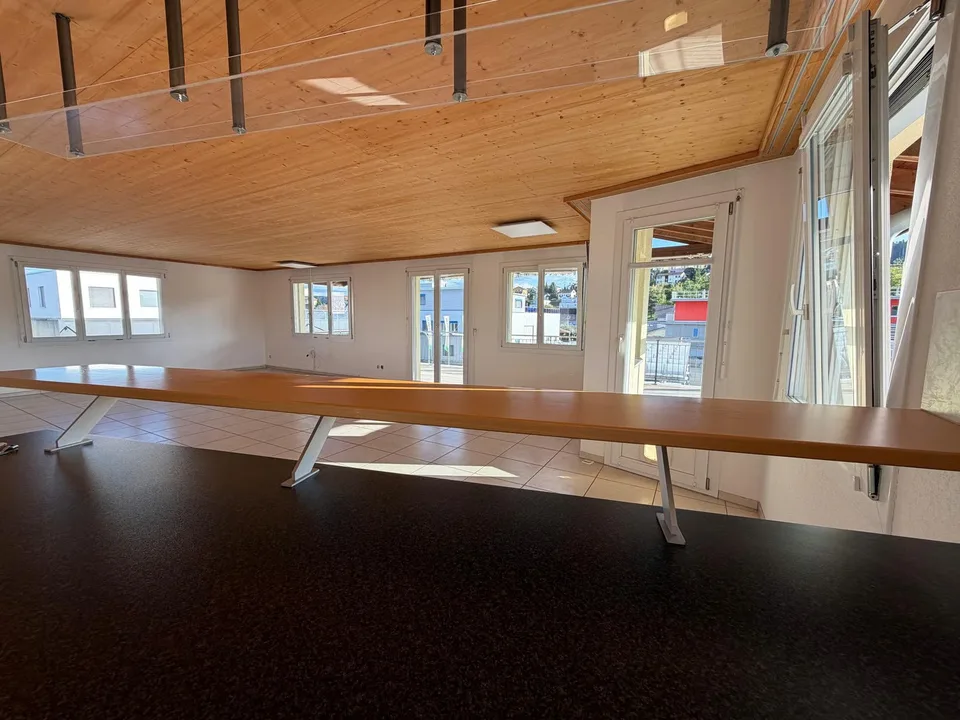 Ampio attico di 5,5 stanze con vista panoramica e ufficio separato – foto 8 di 12