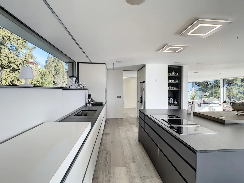 Außergewöhnliche zeitgenössische Villa mit Panoramablick auf den Genfersee und die Alpen – Foto 4 von 13