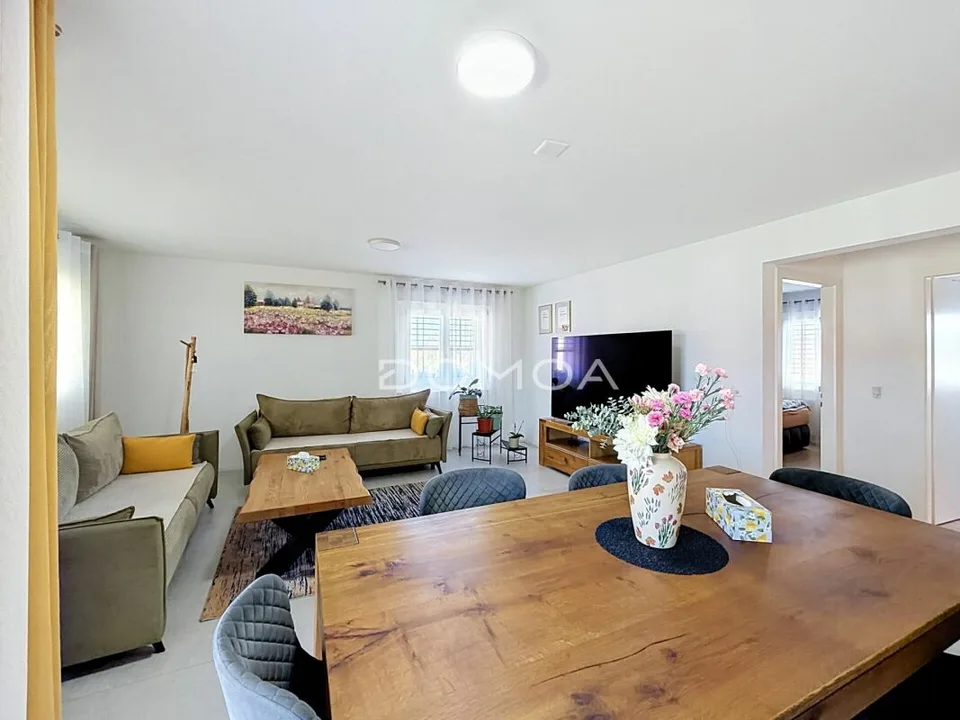 Schöne renovierte 4,5-Zimmer-Wohnung – Foto 4 von 13