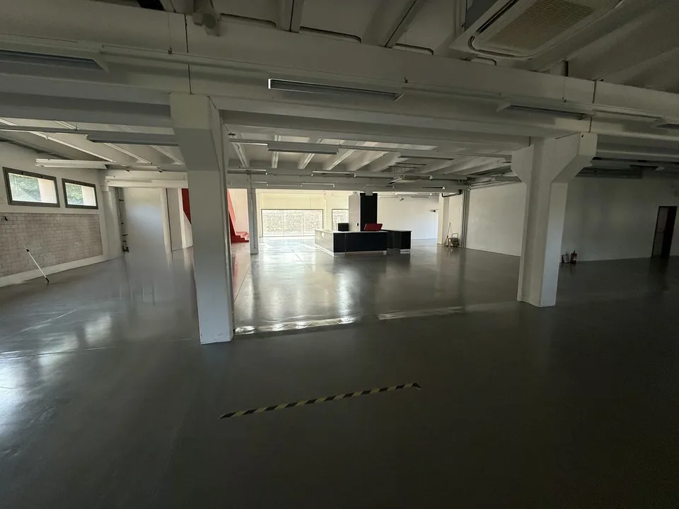 Mendrisio vermieten wir ein großes Gewerbe-/Handwerksgebäude mit Restaurant – Foto 6 von 17