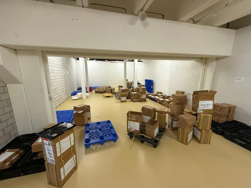 Mendrisio vermieten wir ein großes Gewerbe-/Handwerksgebäude mit Restaurant – Foto 9 von 17