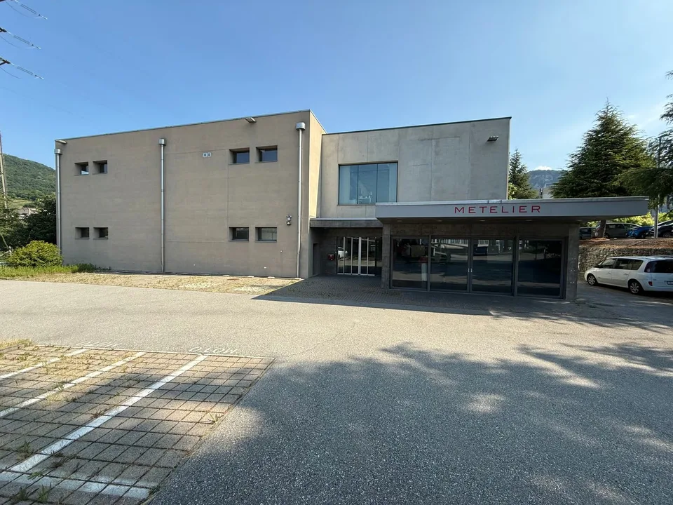 Mendrisio vermieten wir ein großes Gewerbe-/Handwerksgebäude mit Restaurant – Foto 13 von 17