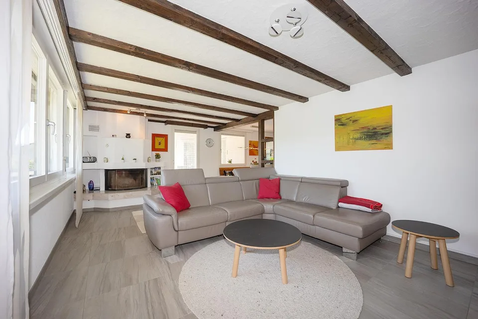 Proprietà con opzioni - Attraente casa unifamiliare di 5,5 stanze con ulteriore appezzamento di terreno – foto 6 di 15