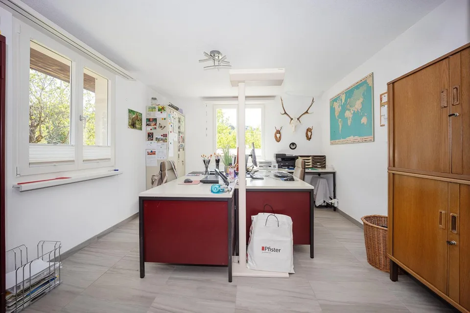 Proprietà con opzioni - Attraente casa unifamiliare di 5,5 stanze con ulteriore appezzamento di terreno – foto 10 di 15