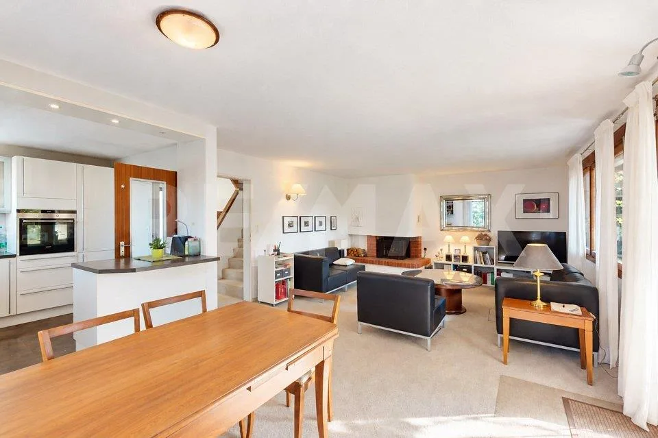 Ein Zuhause mit Charakter, Weite und aussergewöhnlichem Potenzial – Foto 2 von 11