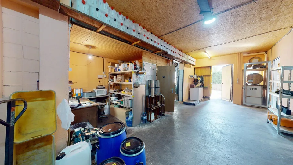Gewerbeliegenschaft mit voll eingerichteter Brennerei und Ausbaupotenzial für eine grosszügige 5½-Zimmer-Wohnung – Foto 4 von 13