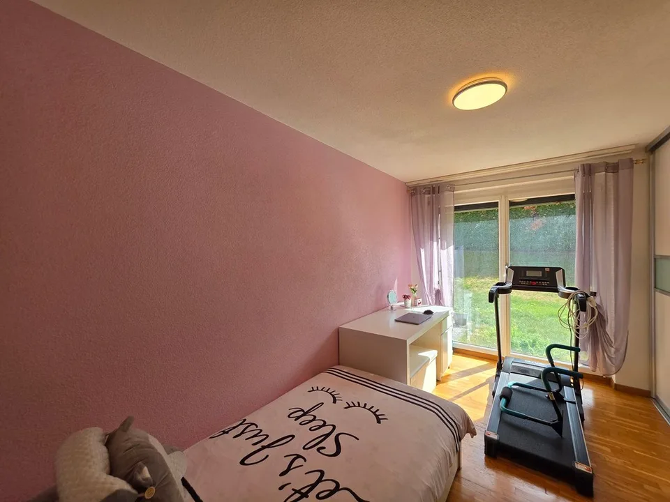 4,5-Zimmer-Wohnung mit privatem Garten und Garage-Box – Foto 9 von 10