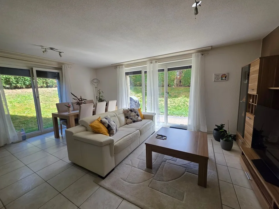 4,5-Zimmer-Wohnung mit privatem Garten und Garage-Box – Foto 4 von 10