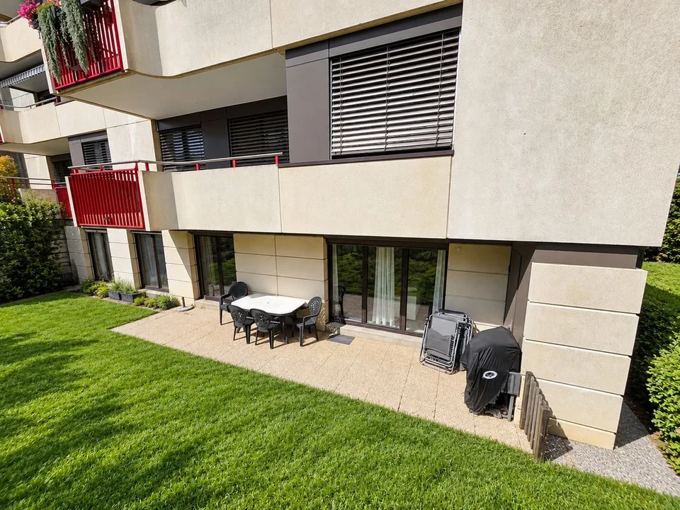 4,5-Zimmer-Wohnung mit privatem Garten und Garage-Box – Foto 3 von 10
