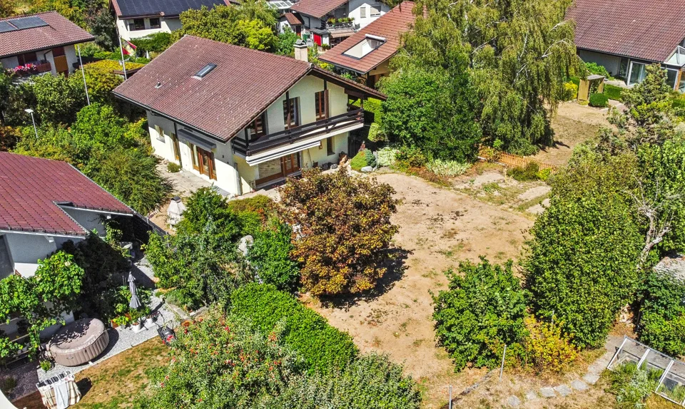 Casa unifamiliare di 5,5 stanze con grande terreno in posizione tranquilla – foto 4 di 11