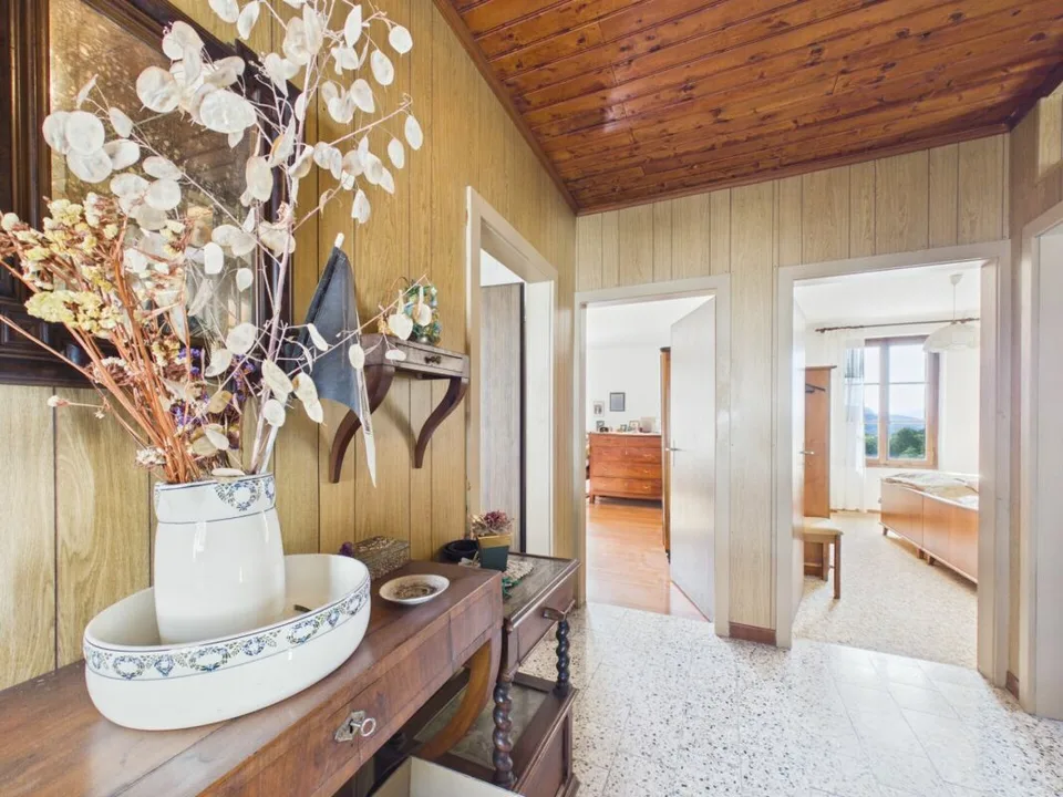 Einfamilienhaus mit hellem Wintergarten, Parkplatz und kleinem privaten Grünbereich – Foto 7 von 13