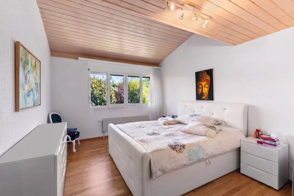 Bel appartement de 122 m² au dernier étage, entièrement rénové, avec 2 places de parc dans un garage souterrain. – photo 11 sur 13