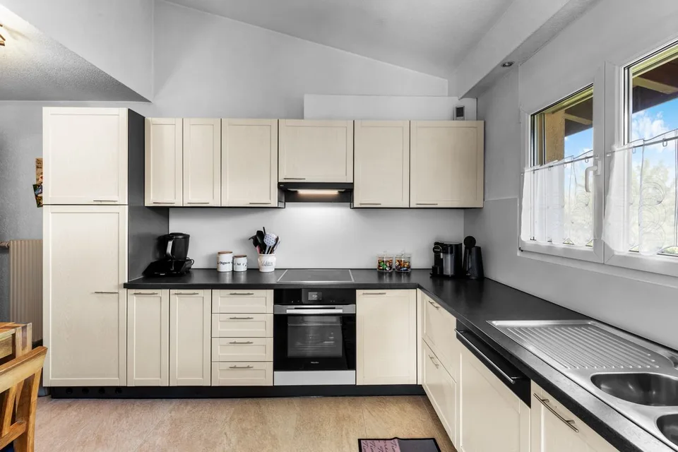 Bel appartement de 122 m² au dernier étage, entièrement rénové, avec 2 places de parc dans un garage souterrain. – photo 5 sur 13