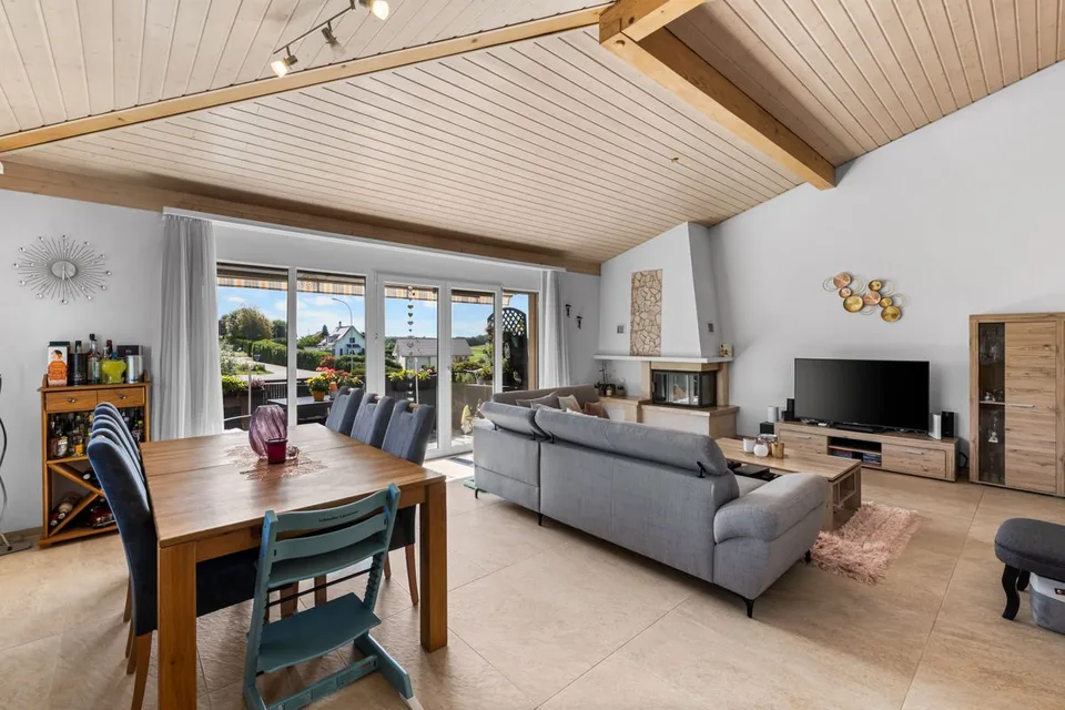 Bel appartement de 122 m² au dernier étage, entièrement rénové, avec 2 places de parc dans un garage souterrain. – photo 7 sur 13