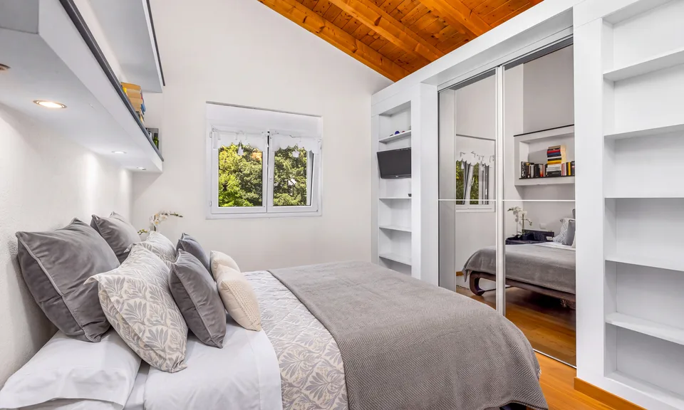 MODERNES DACHGESCHOSS MIT 3,5 ZIMMERN UND TERRASSE IN VILLA LUGANESE – Foto 6 von 13