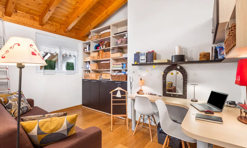 MODERNES DACHGESCHOSS MIT 3,5 ZIMMERN UND TERRASSE IN VILLA LUGANESE – Foto 8 von 13