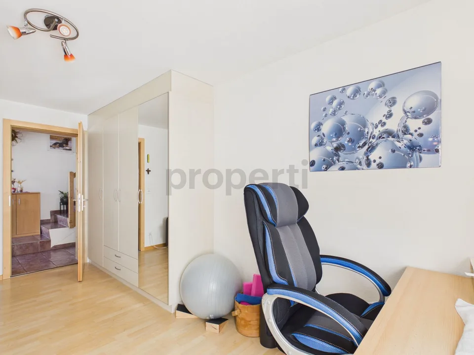 Una casa per sentirsi bene con posto a sedere in giardino, pergola e orto – foto 7 di 27