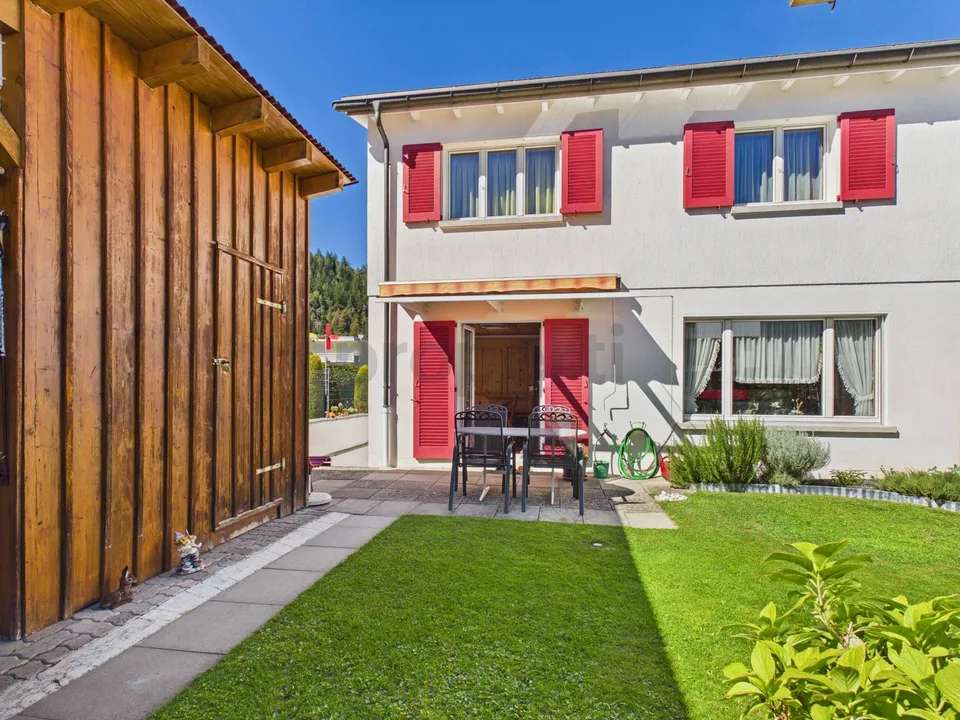 Una casa per sentirsi bene con posto a sedere in giardino, pergola e orto – foto 1 di 27