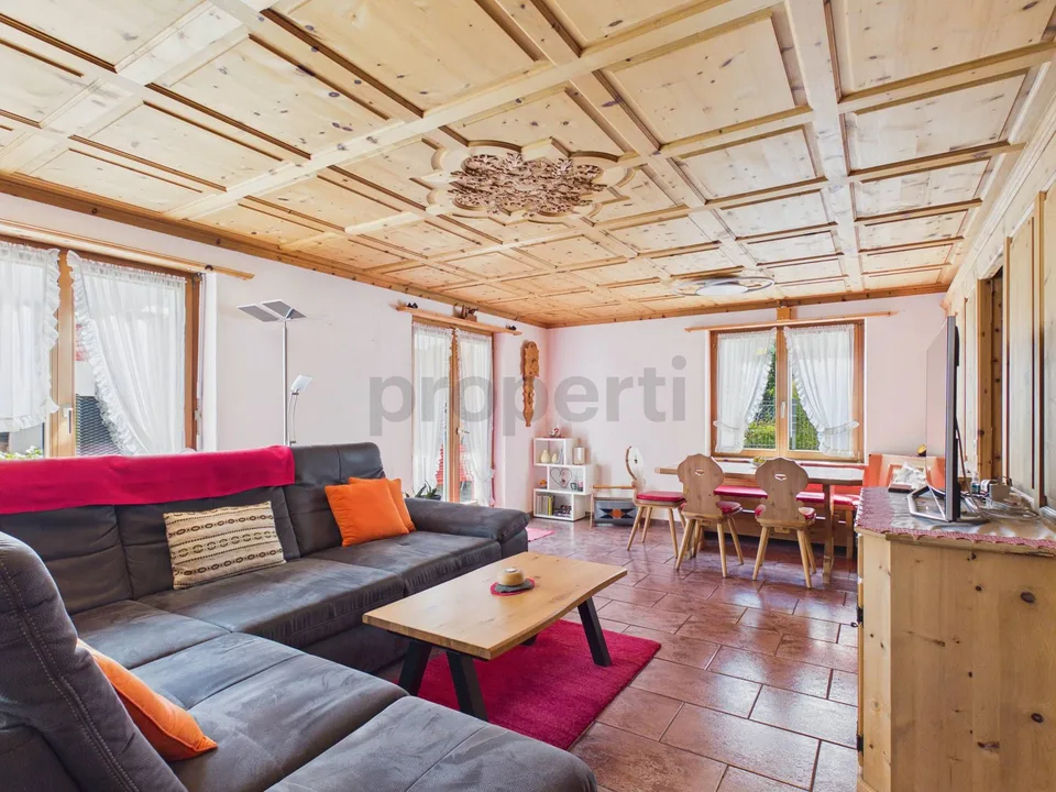 Una casa per sentirsi bene con posto a sedere in giardino, pergola e orto – foto 2 di 27