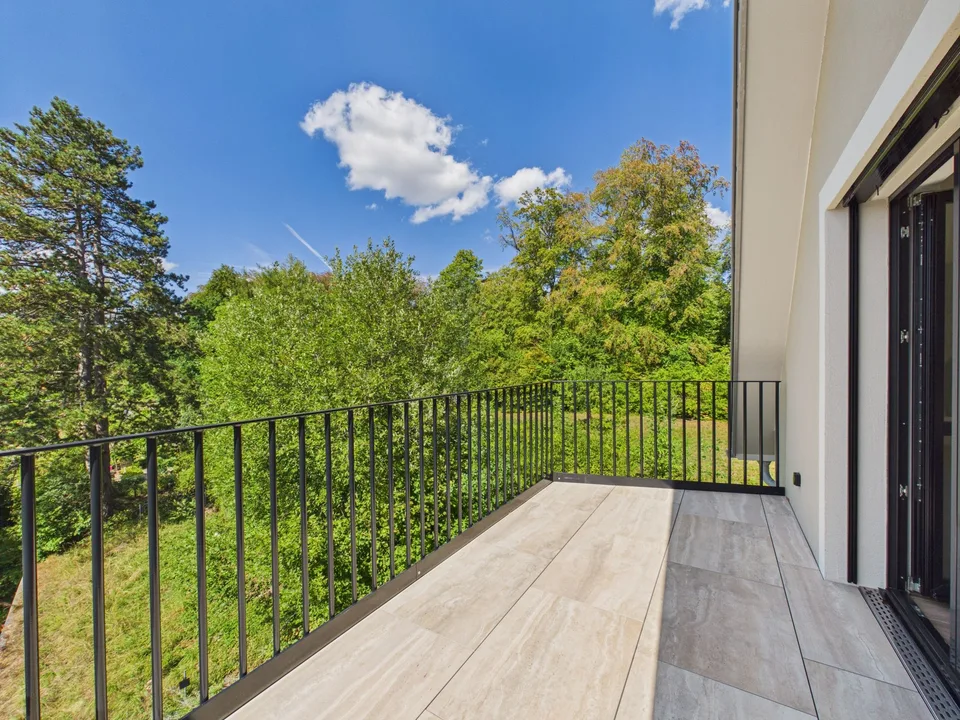 Attikawohnung direkt am Waldrand mit Zürichseeblick, Minergie-Standard und Free-Cooling – Foto 12 von 14