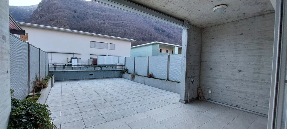 Moderne Wohnung (Baujahr 2017) im Herzen der Vallemaggia mit hochwertigen Ausstattungen und Bergblick – Foto 2 von 16