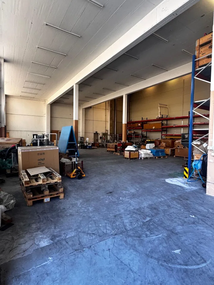Halle de stockage / artisanat de 477 m² à louer à Conthey – photo 3 sur 6