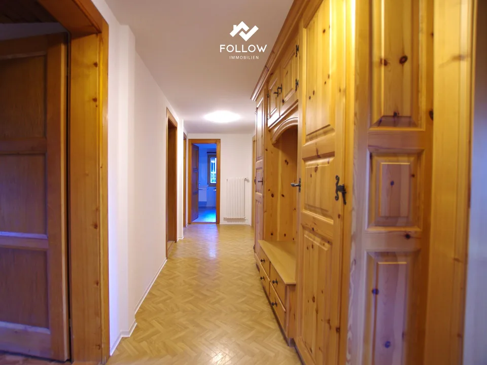 Grosse, teilrenovierte und familienfreundliche 4.5-Zimmer-Wohnung mit Balkon und Gartenanteil im Dorfzentrum von Fiesch – Foto 8 von 12