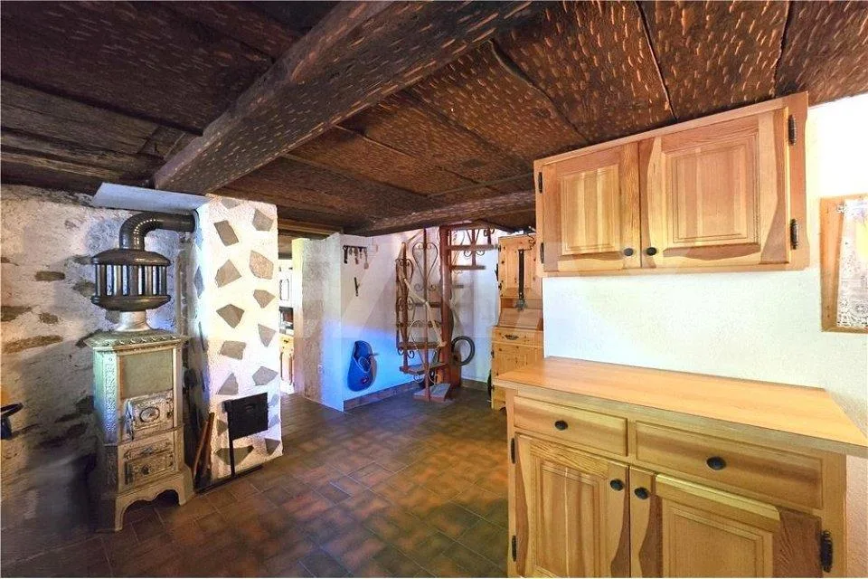 Chalet tradizionale del Vallese con charme nascosto nel verde – foto 7 di 13