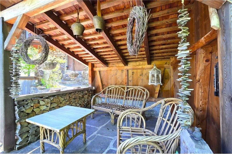 Chalet tradizionale del Vallese con charme nascosto nel verde – foto 11 di 13