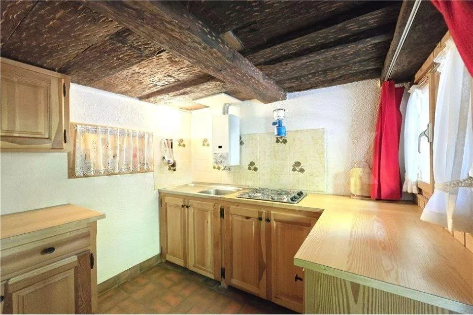 Chalet tradizionale del Vallese con charme nascosto nel verde – foto 8 di 13