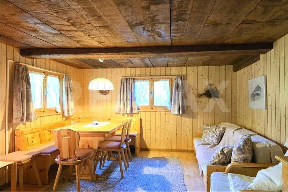 Chalet tradizionale del Vallese con charme nascosto nel verde – foto 10 di 13