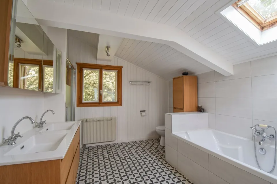 Family chalet with a view of the Dents-du-Midi Secondary residence allowed - Sale to foreigners possible – photo 11 of 13