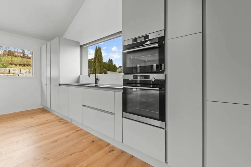 2025 Completely Renovated - 5.5 Room Detached House in Bergdietikon – photo 8 of 13