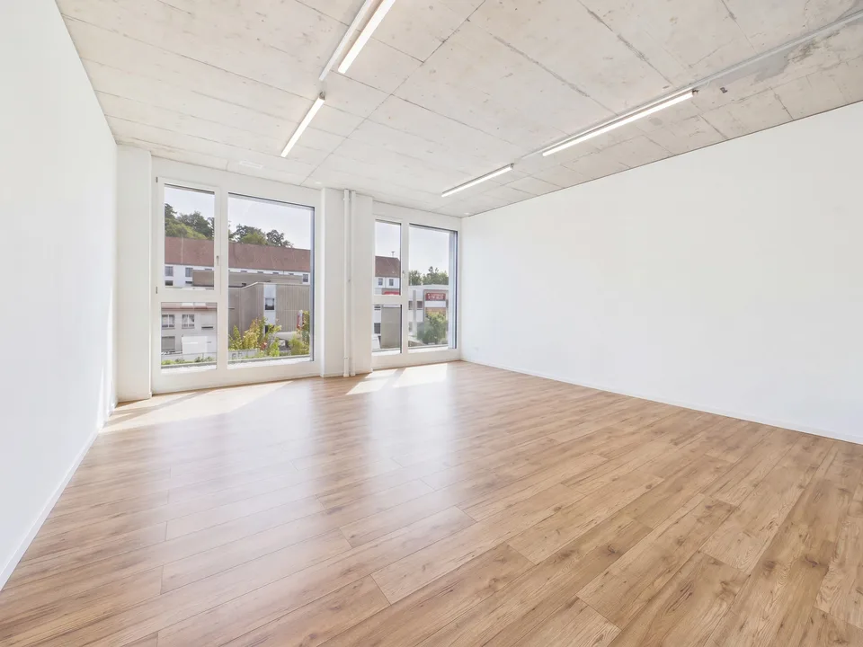 Espace de bureau/commercial moderne de 5,5 pièces à louer à Baar – photo 2 sur 13
