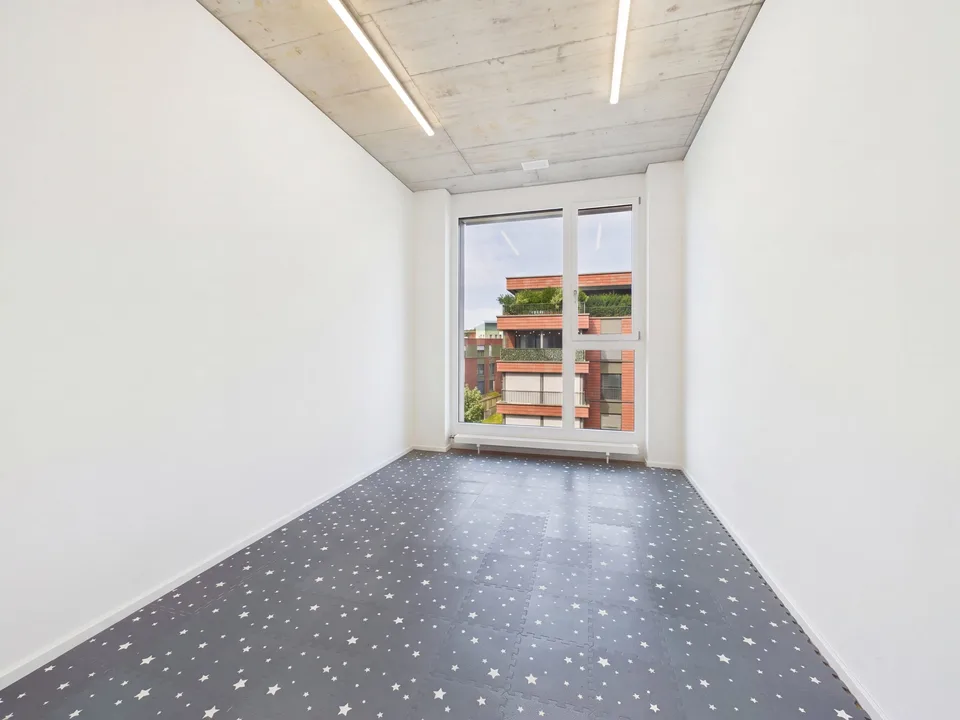 Espace de bureau/commercial moderne de 5,5 pièces à louer à Baar – photo 8 sur 13