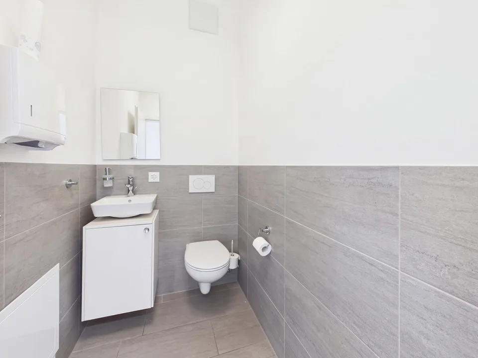 Espace de bureau/commercial moderne de 5,5 pièces à louer à Baar – photo 9 sur 13