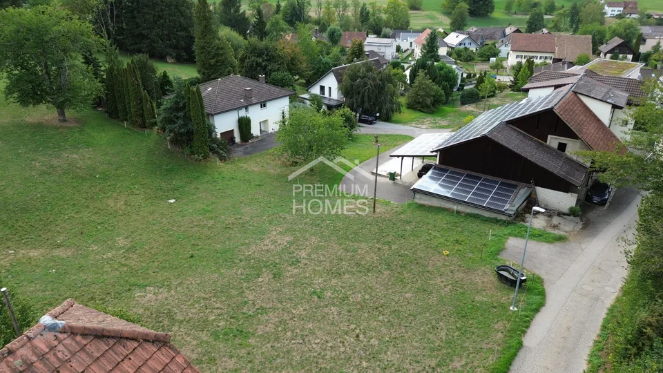 Large Building Plot with Development Potential & Renovated Multi-Family House – photo 4 of 6