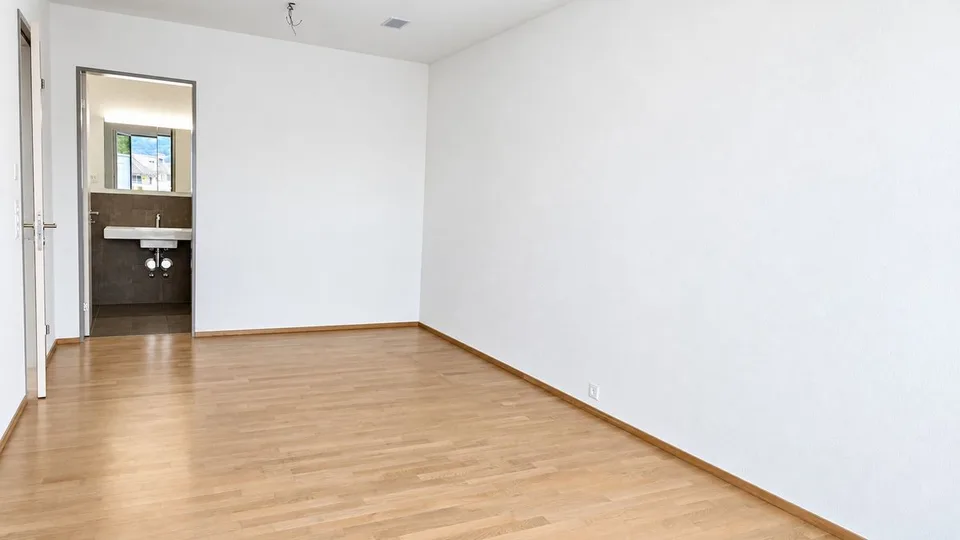 Gepflegte 2.5-Zimmer Attikawohnung mit Aussicht in Siebnen – Foto 6 von 10
