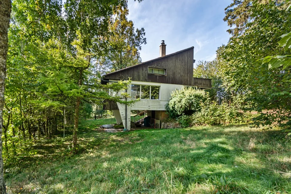 A refuge in the heart of the Jura ridges 2,520 m² of nature – photo 2 of 8