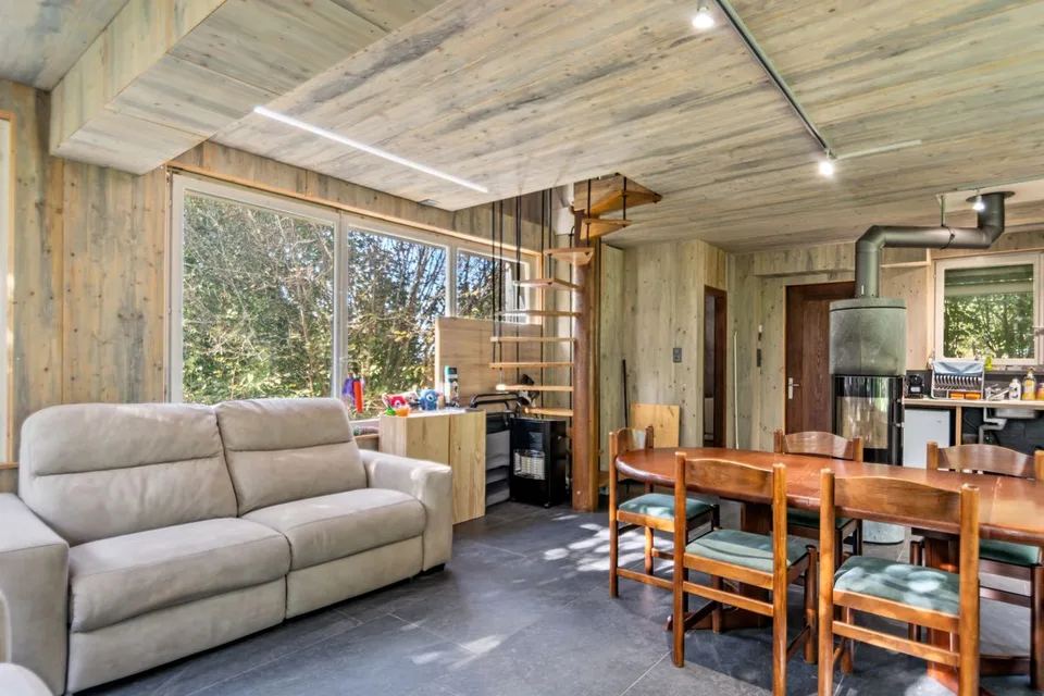 A refuge in the heart of the Jura ridges 2,520 m² of nature – photo 5 of 8