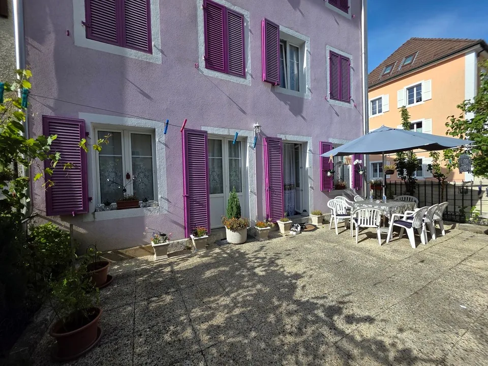 Doppelhaushälfte mit zwei Wohnungen und einer Terrasse – Foto 3 von 13